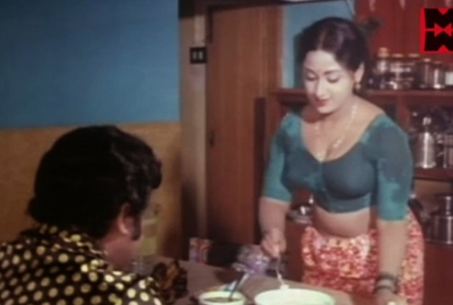 Oru Nimisham Tharoo Prameela lungi blouse photo Malayalam Movie (2)